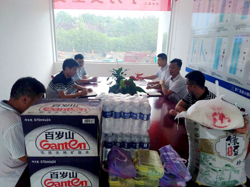 港新慰問(wèn)1.JPG 港新慰問(wèn)1.JPG